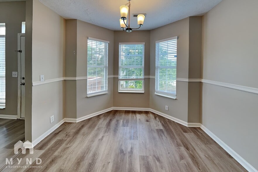 Building Photo - 3100 Creekview Ln