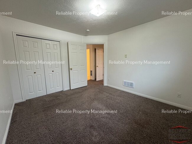 Building Photo - 620 Linden Dr