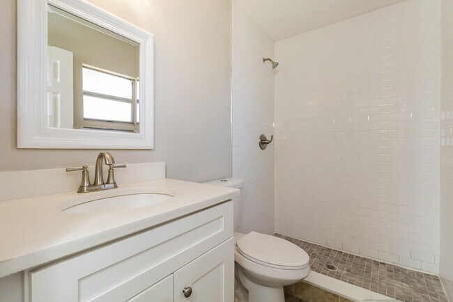 Building Photo - 7964 Putnam Cir