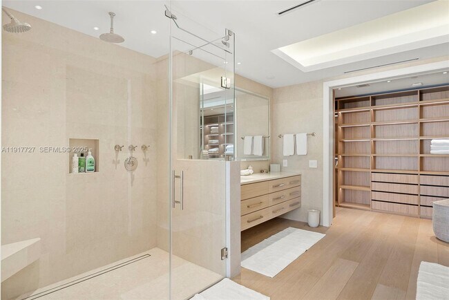 Building Photo - 7916 Fisher Island Dr