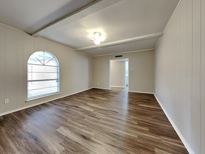 Building Photo - 446 Thistle Dr