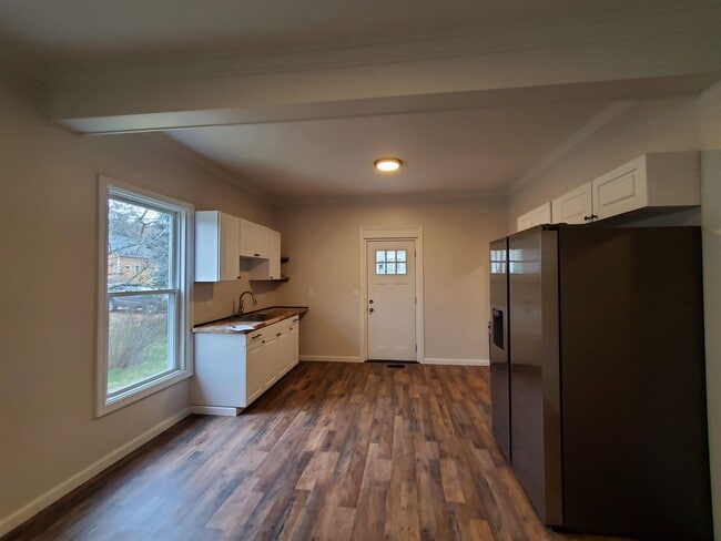 Building Photo - 17 Canaan St