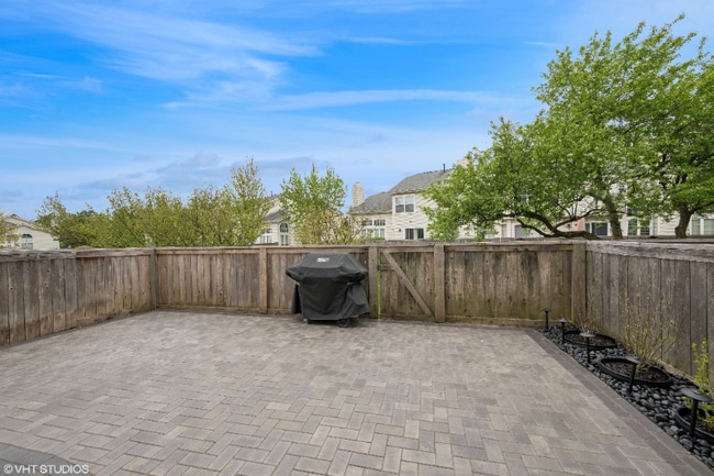 Building Photo - 707 Sturnbridge Ln
