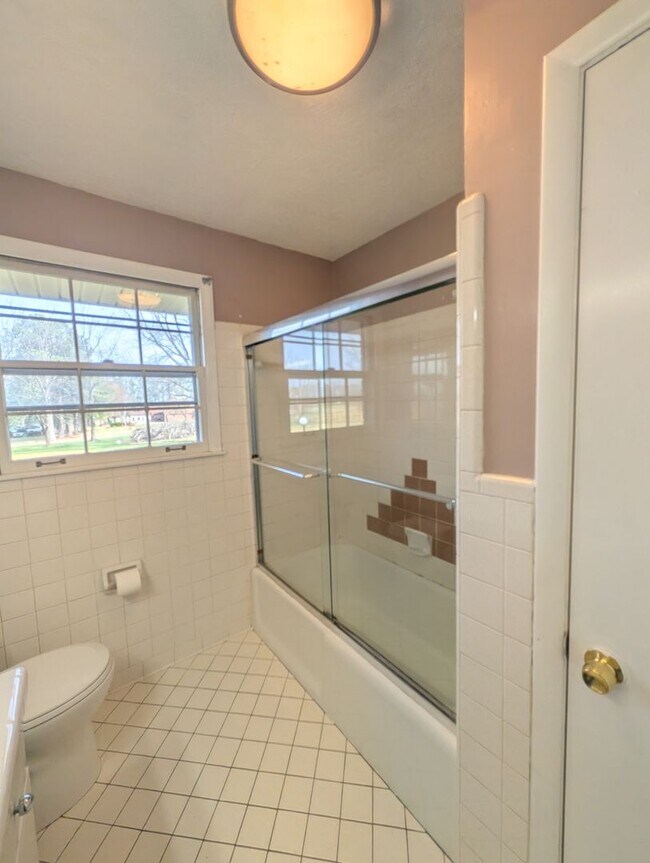 Building Photo - Available Now!!! Charming 3-Bedroom Brick Ranch Close to Nashville!