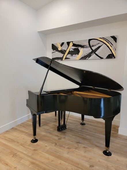 Building Photo - 16974 Escalon Dr