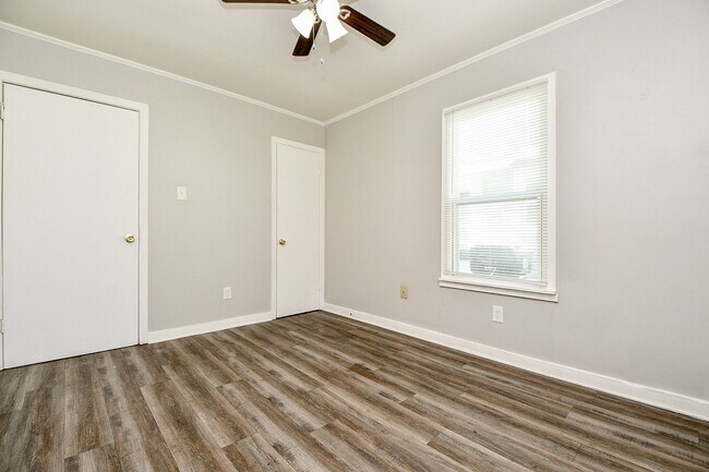 Building Photo - 5000 Noble St