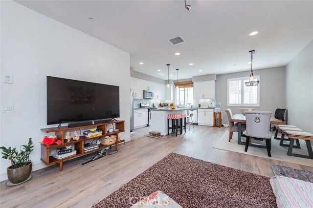 Building Photo - 118 Cadence