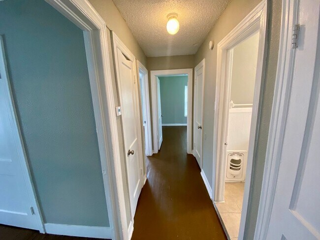 Building Photo - Charming home with a large fenced backyard...