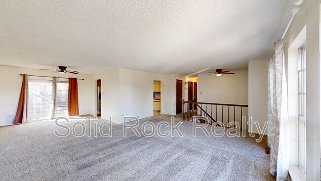 Building Photo - 2265 Montebello Dr W