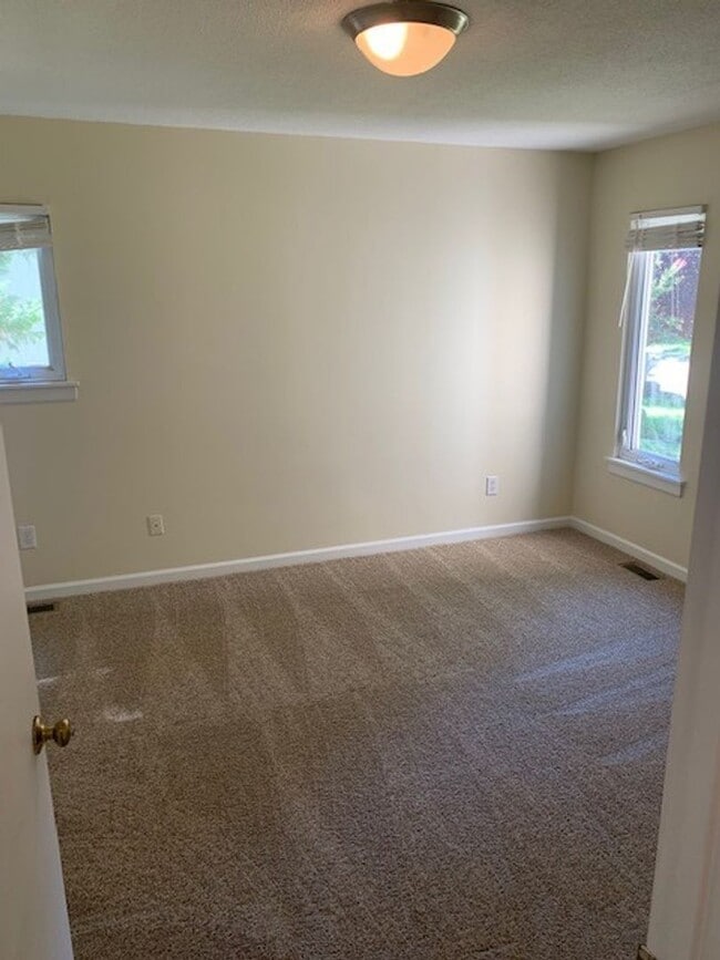 Building Photo - One Month Free **Limited Time**Prime Location