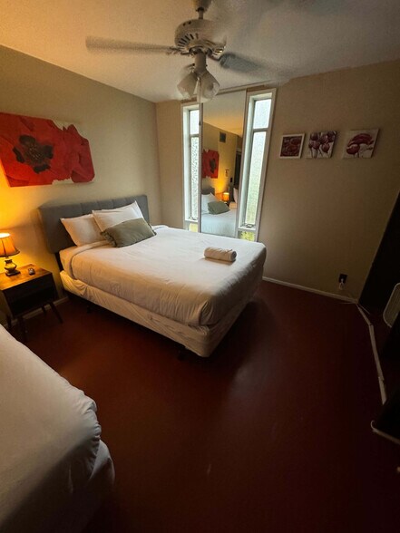 Building Photo - 305 Indian Creek Dr E