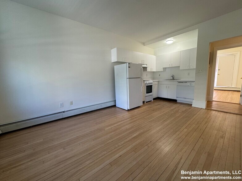 Building Photo - 1531 Beacon St
