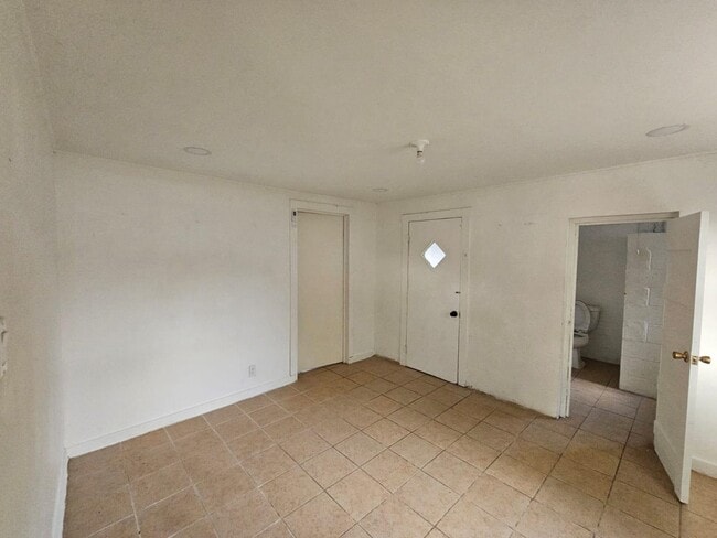 Building Photo - 2419 Sanchez St