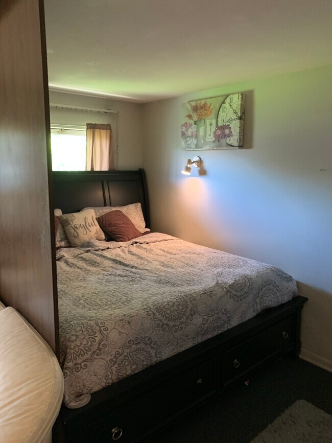 Building Photo - 24 Lynch St