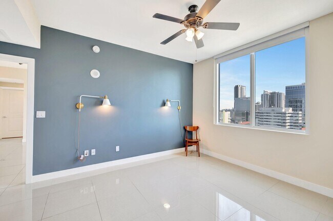 Building Photo - 315 NE 3rd Ave