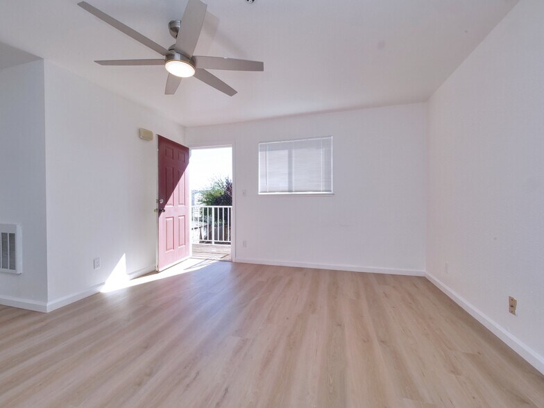 Livingroom - 7226 Fresno St