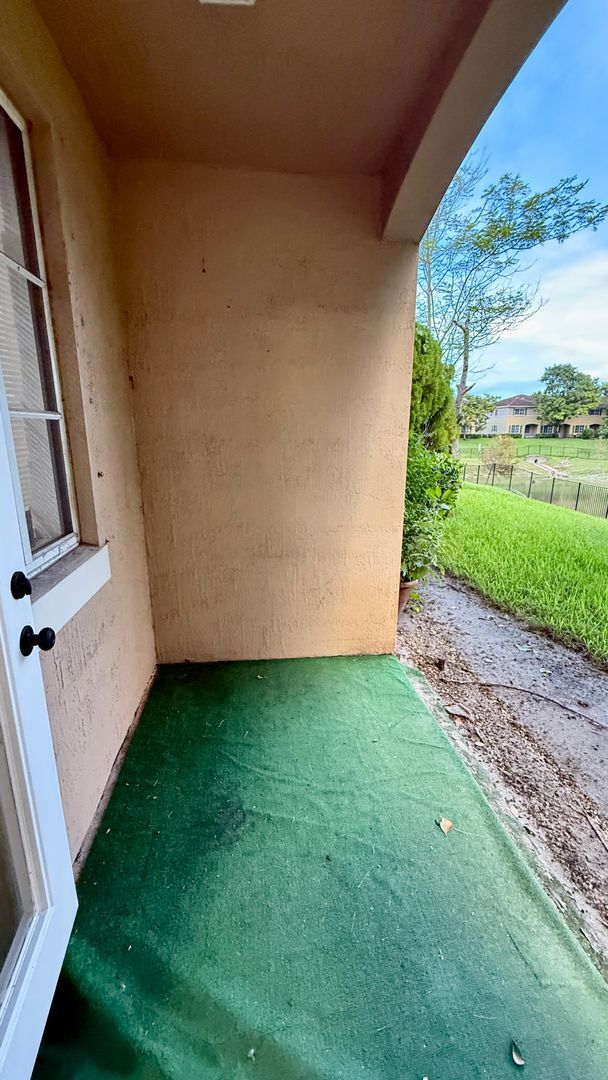 Building Photo - Spacious 3/3 Townhouse with Lake View – Sa...