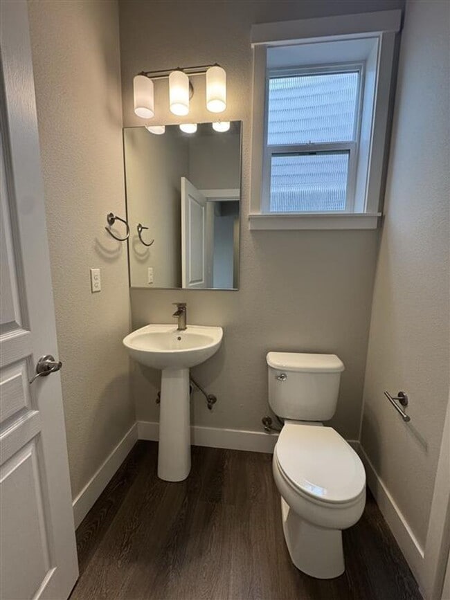 Building Photo - 6566 NE Rainsong Ln