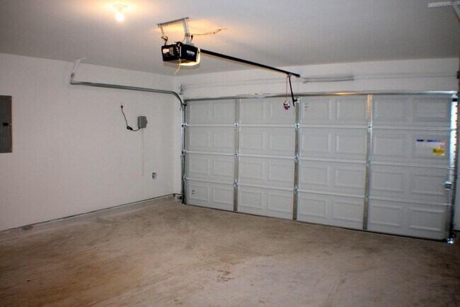 Building Photo - 1015 Maple Sunset Ct
