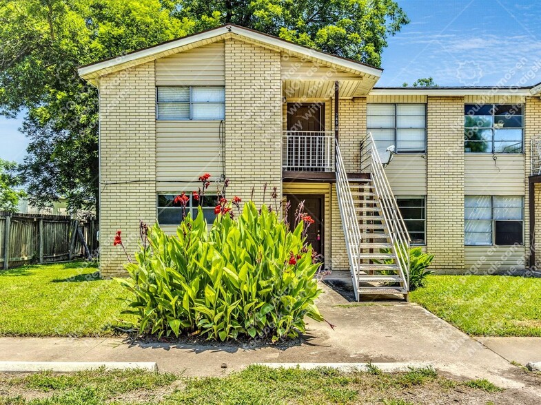 Primary Photo - 744 Old Martindale Rd
