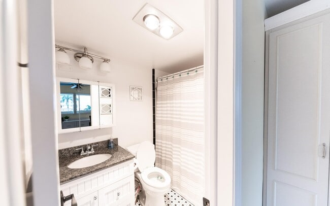 Building Photo - 3100 S Ocean Blvd