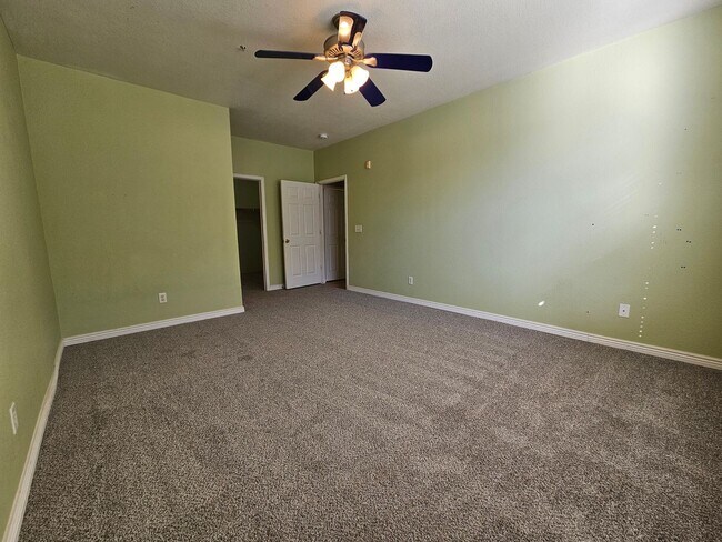 Building Photo - Spacious 2 Bedroom 2 Bath Condo - Close To Buckley AFB, DIA, DTC - Garage