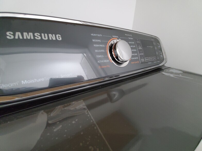 Building Photo - 2337 S Crenshaw Blvd