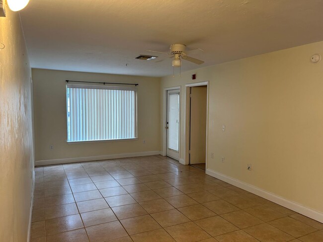 Building Photo - 3800 SW 20th Ave