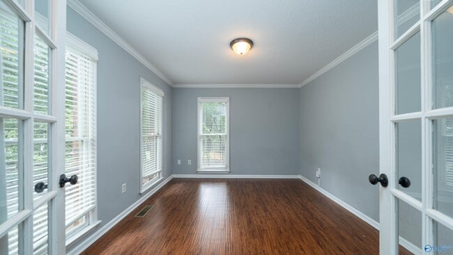 Building Photo - 221 Stone Valley Dr