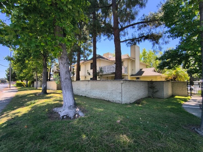 Building Photo - 1BED/1BATH Condo Located in a Quiet Area of Downtown Concord, Ca!!