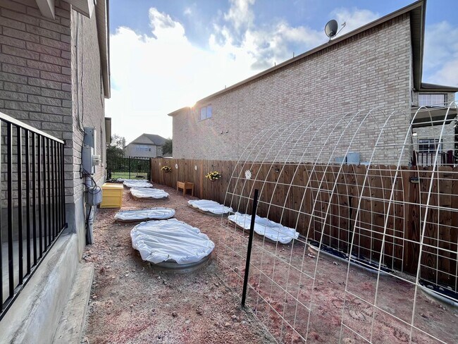 Building Photo - 11205 Forest Pass Ct