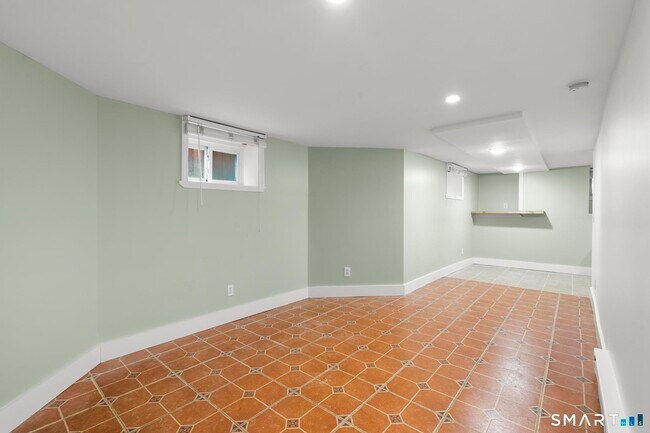 Building Photo - 48 Lockwood Ave