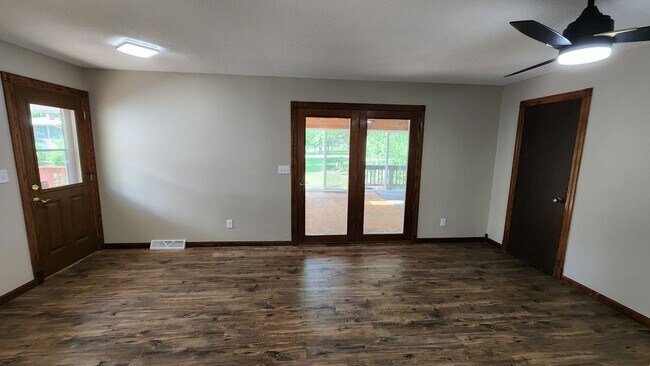 Building Photo - Updated French Island Family Home
