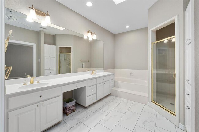 Building Photo - 6002 Ascot Cove