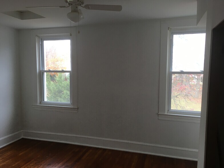 Building Photo - 2904 Chesley Ave