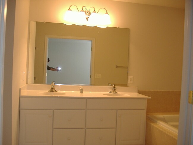 Building Photo - LOCATION * LOCATION * LOCATION