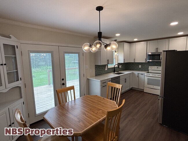 Building Photo - 7404 Foxglove Ln