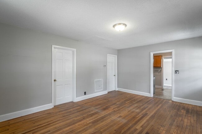 Building Photo - 3 Bedroom House in East Ridge!