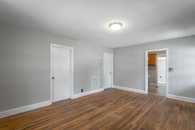 Building Photo - 538 Wando Dr
