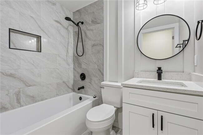 Building Photo - 19 Robin Hood Dr