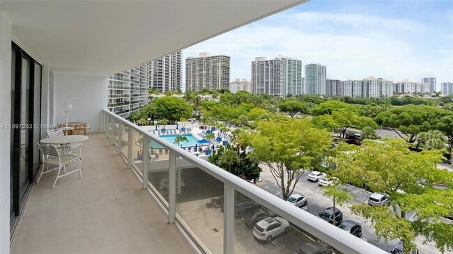 Building Photo - 3701 N Country Club Dr