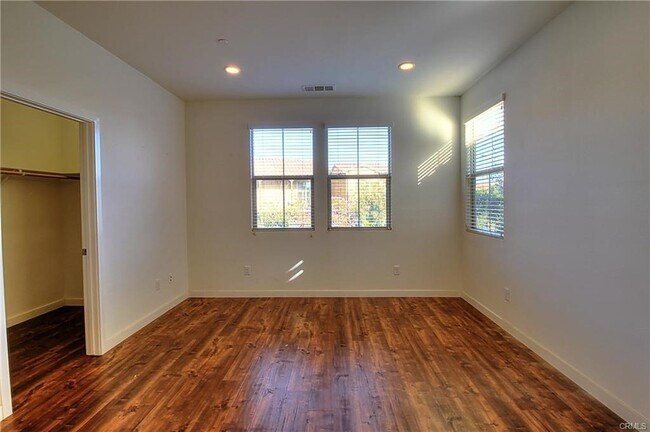 Building Photo - 125 Wild Rose