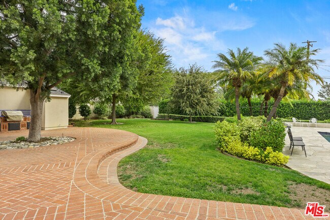 Building Photo - 710 Alta Dr