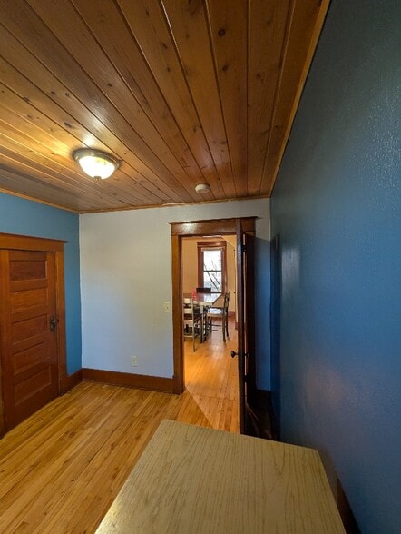 Building Photo - 1027 E Chapman St