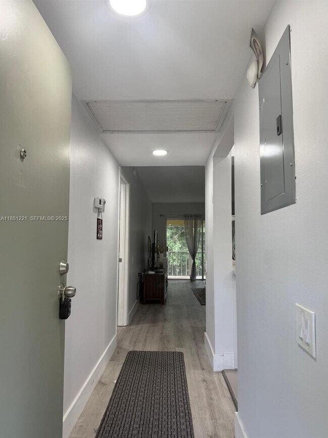 Building Photo - 1102 Bahama Bend