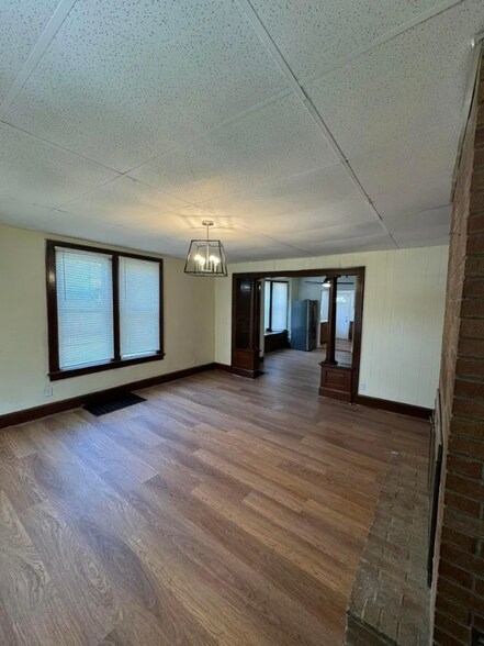 Building Photo - 2542 Steele Ave