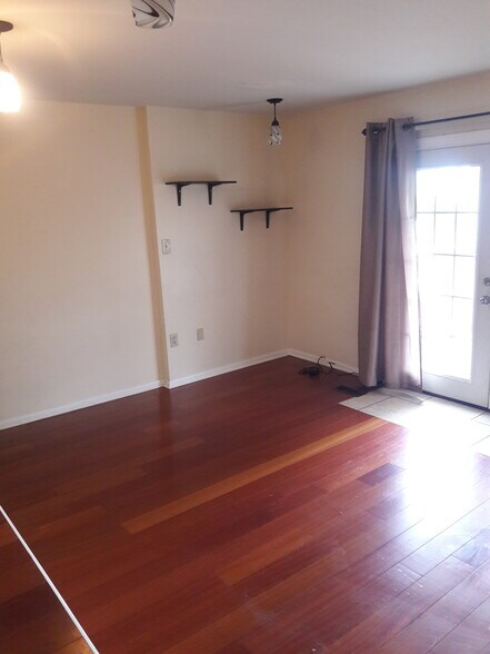 Building Photo - 735 N 12th St