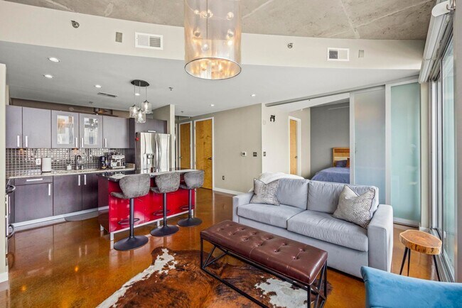 Building Photo - 600 12th Ave S