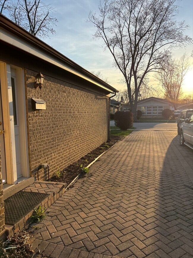 Building Photo - 608 Lavergne Ave