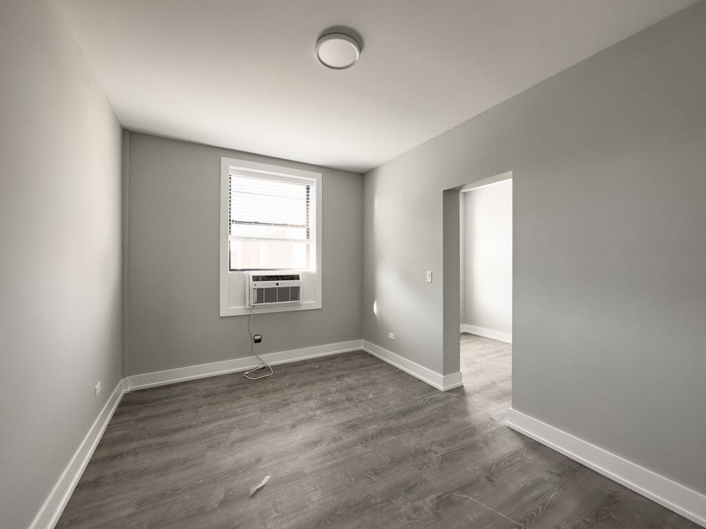 Building Photo - 508 W Belmont Ave